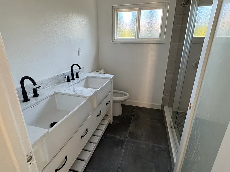 528 N Placentia Ave — Photo 3