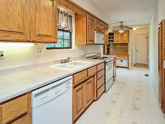 4th image of 4 Dillow Cir