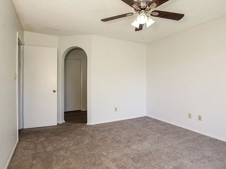 7040 W Olive Ave #20 — Photo 9