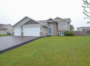 1046 Roosevelt St S, Cambridge, MN 55008