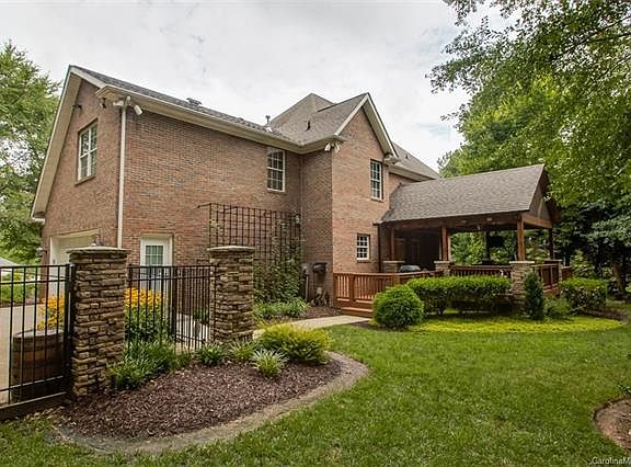 3rd image of 707 Brook Creek Ct