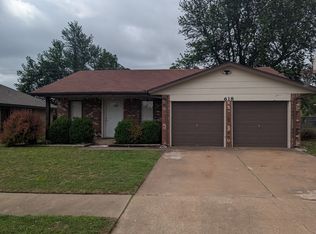 618 W Linden Dr, Mustang, OK 73064