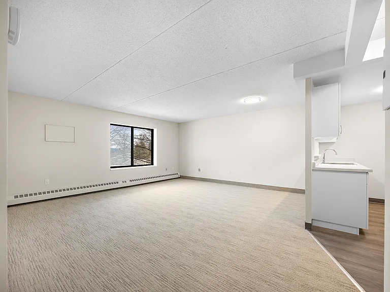 405 Park Rd N — Photo 8