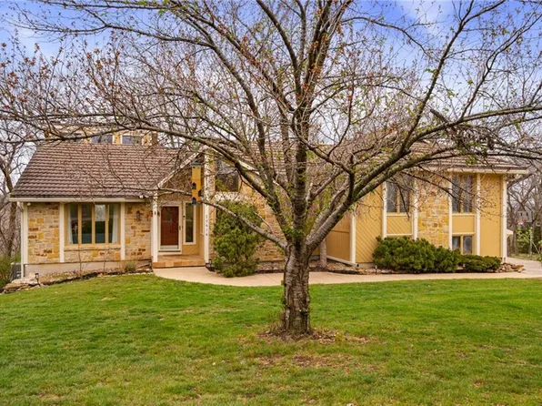 20414 Crickett Ln, Lenexa, KS 66220