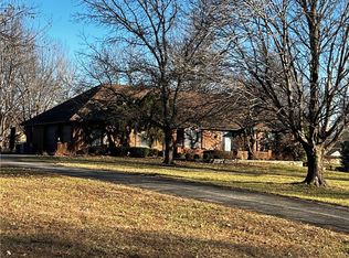 8987 Oak Country Ln, De Soto, KS 66018