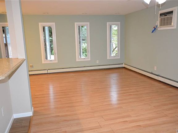 4th image of 61 E 24th St