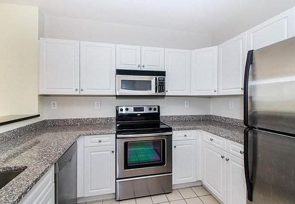 3rd image of 1 Cityview Ln Unit 809