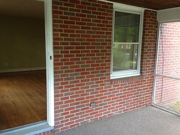 SCREENED PORCH AREA