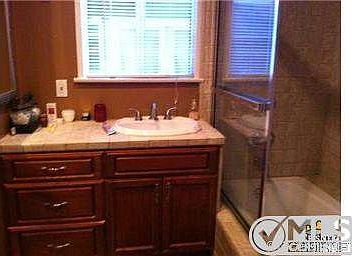2nd image of 22718 Clarendon St