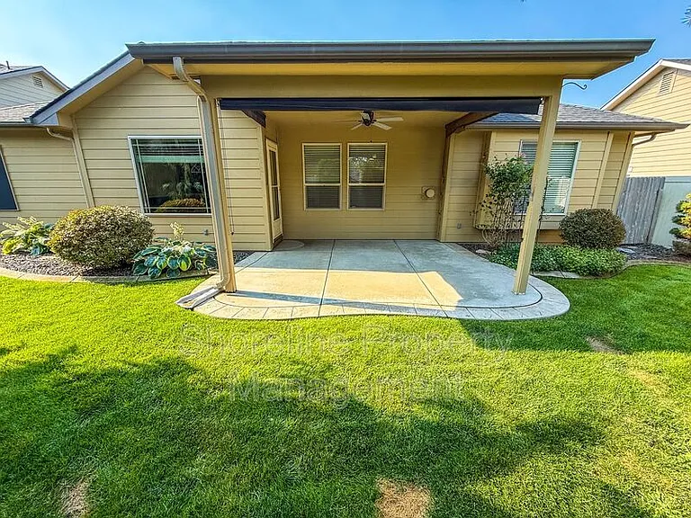 2328 E Satterfield St — Photo 33