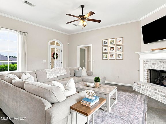 4th image of 123 Kings Ln
