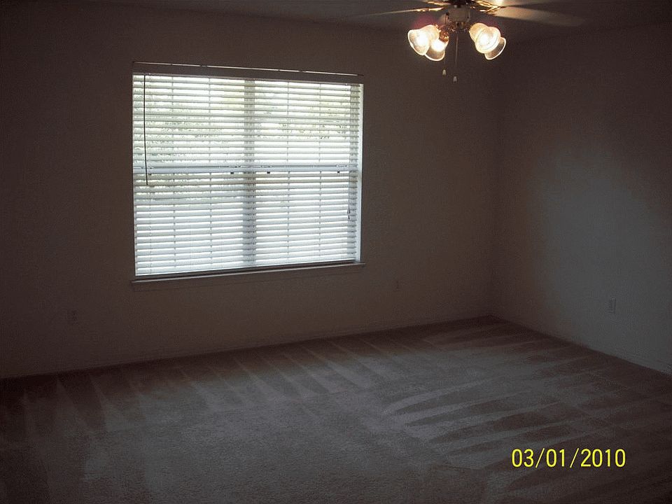 2nd image of 839 Lake Aire Dr