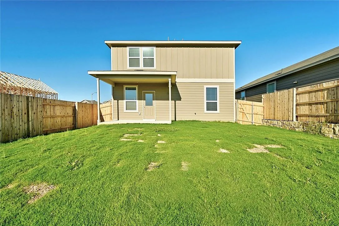 4 bed, 3.0 bath, 2034 sqft, $2,300 — Photo 2