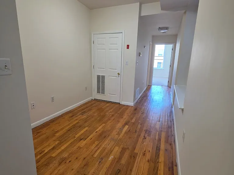 530 Monroe St #8 — Photo 5