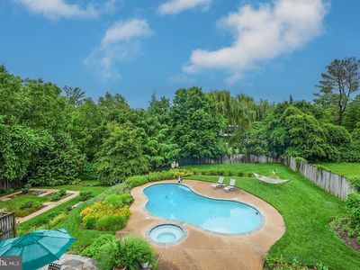 3917 Fessenden St NW, Washington, DC, 20016