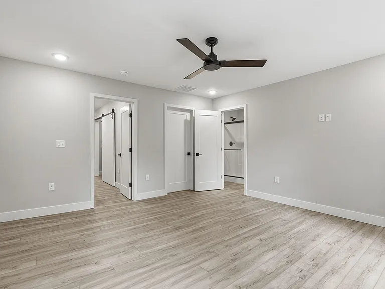 2175 W Parkview Ave — Photo 23