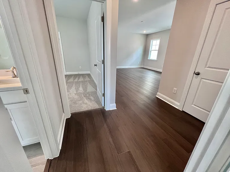 Hallway Upstairs-pic 1