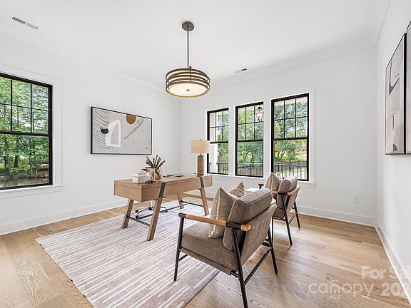 3rd image of 842 Sardis Ln