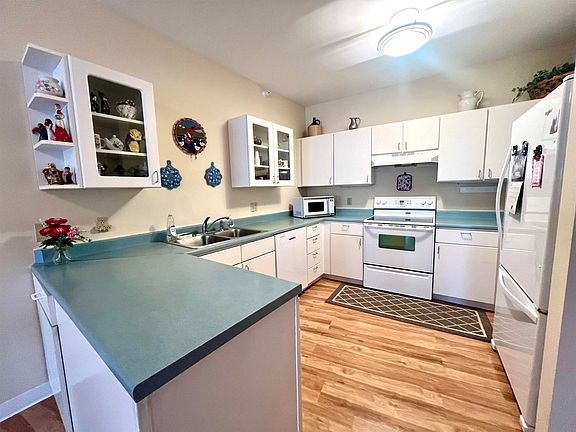 5th image of 70 Arbor Hill Commons #14