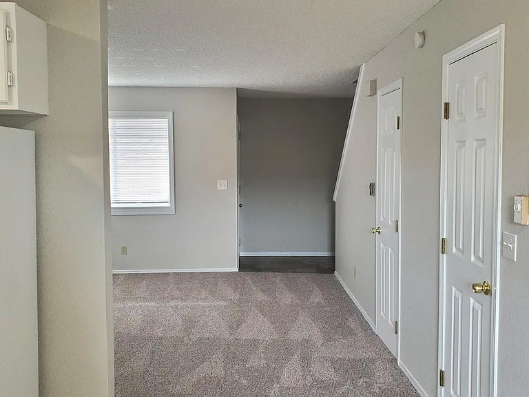 2458 Allegheny Dr — Photo 4