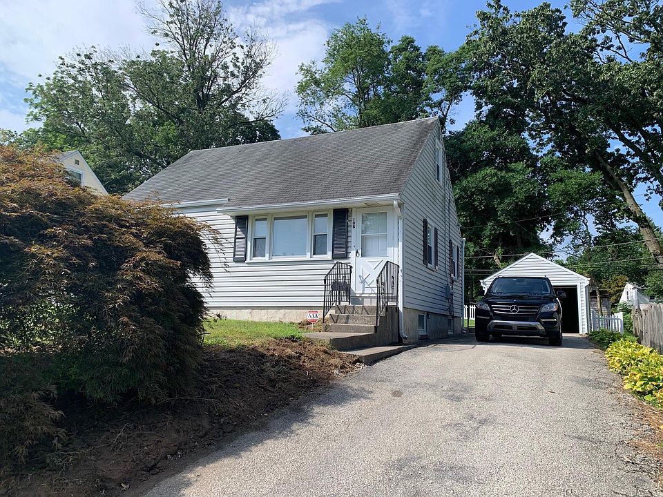 4 Bedrooms - 2 baths - open floor plan cap code in quiet neighborough just steps away from park and all modern conveniences