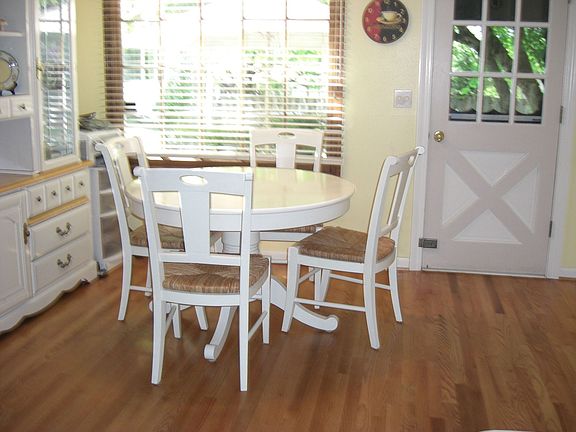 kitchen Eating Area