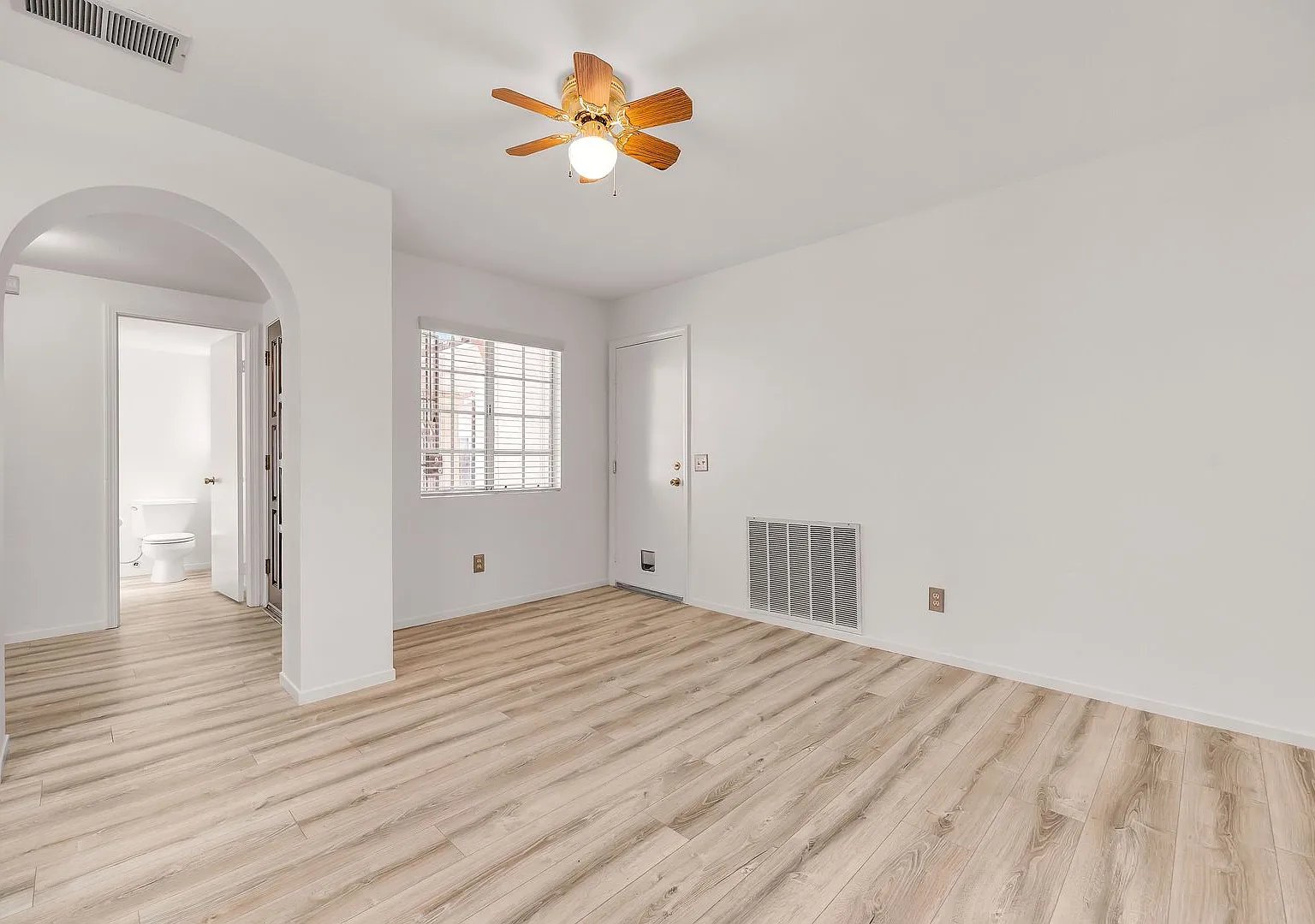 Spacious 3-Bedroom Home In the Community of Montecito, Rancho San Diego! — Photo 3