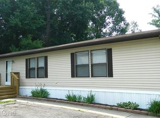 555 Turquoise Dr, Whitmore Lake, MI 48189