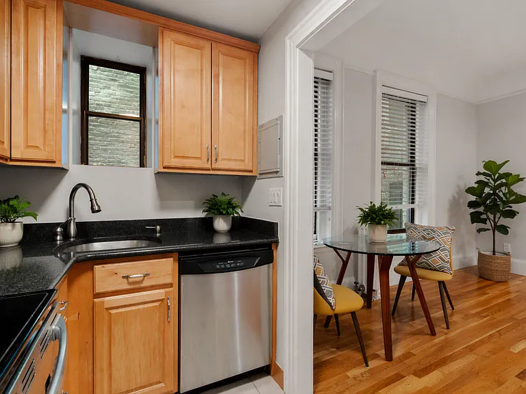 362-366 Commonwealth Ave #4C — Photo 4