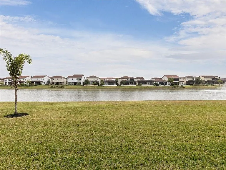 10511 Royal Cypress Way — Photo 35