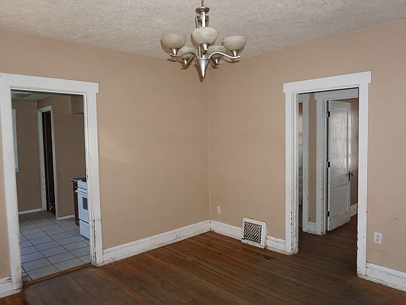 5th image of 704 N Roosevelt Ave