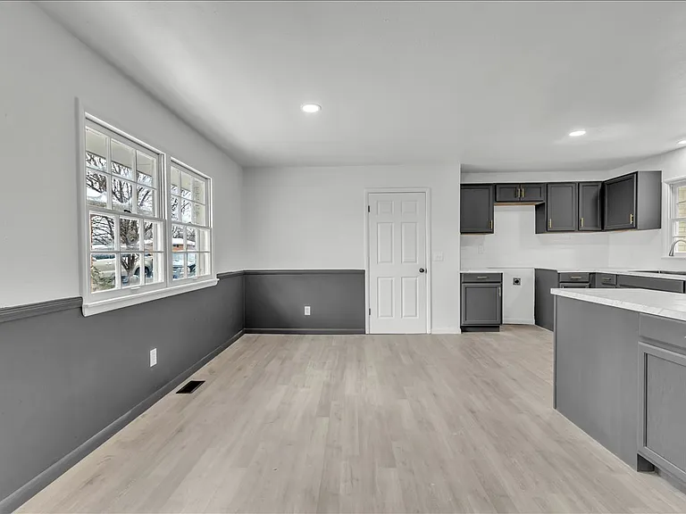 10313 N McKinley Ave — Photo 8