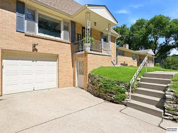 5158 Pierce St, Omaha, NE 68106