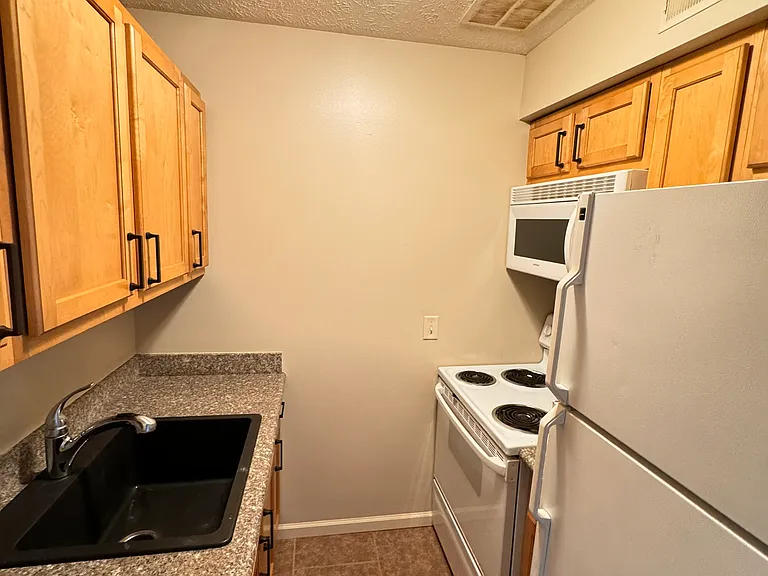 2026 J St #8 — Photo 3