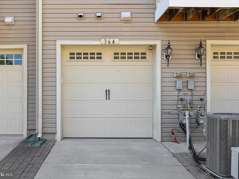 364 Chessington Dr — Photo 37