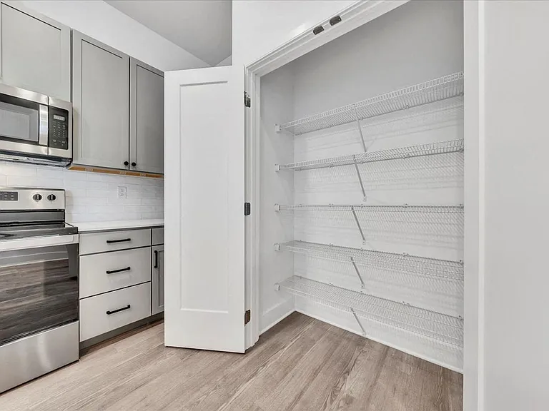 Luxe 360 on Centerpointe — Photo 22