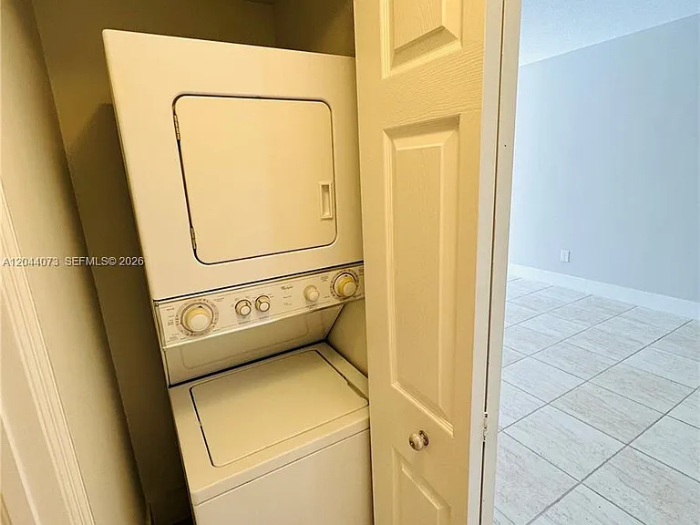 140 Meridian Ave #314 — Photo 38
