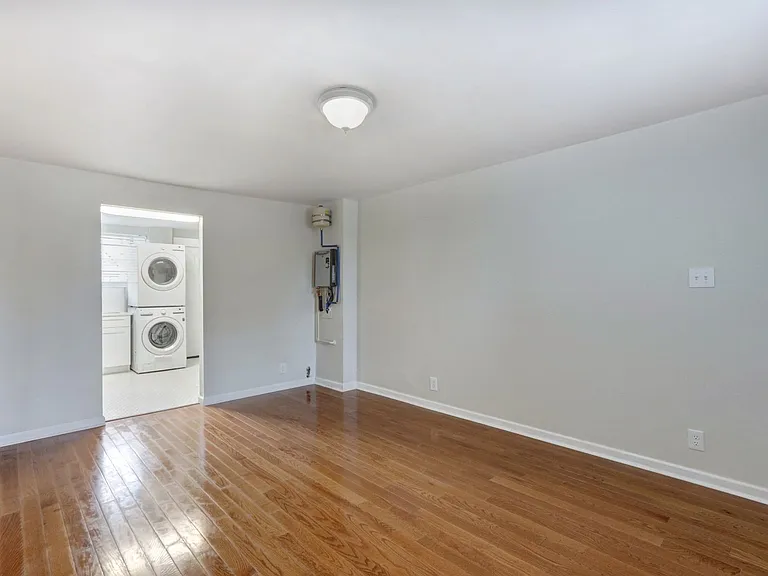 737 E Gwinnett St #D — Photo 1