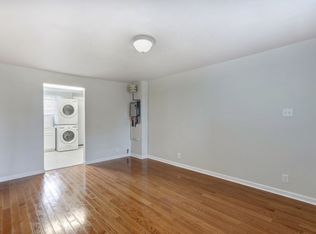 One block from Historic District - Renovated Two Bedroom, Savannah, GA 31401