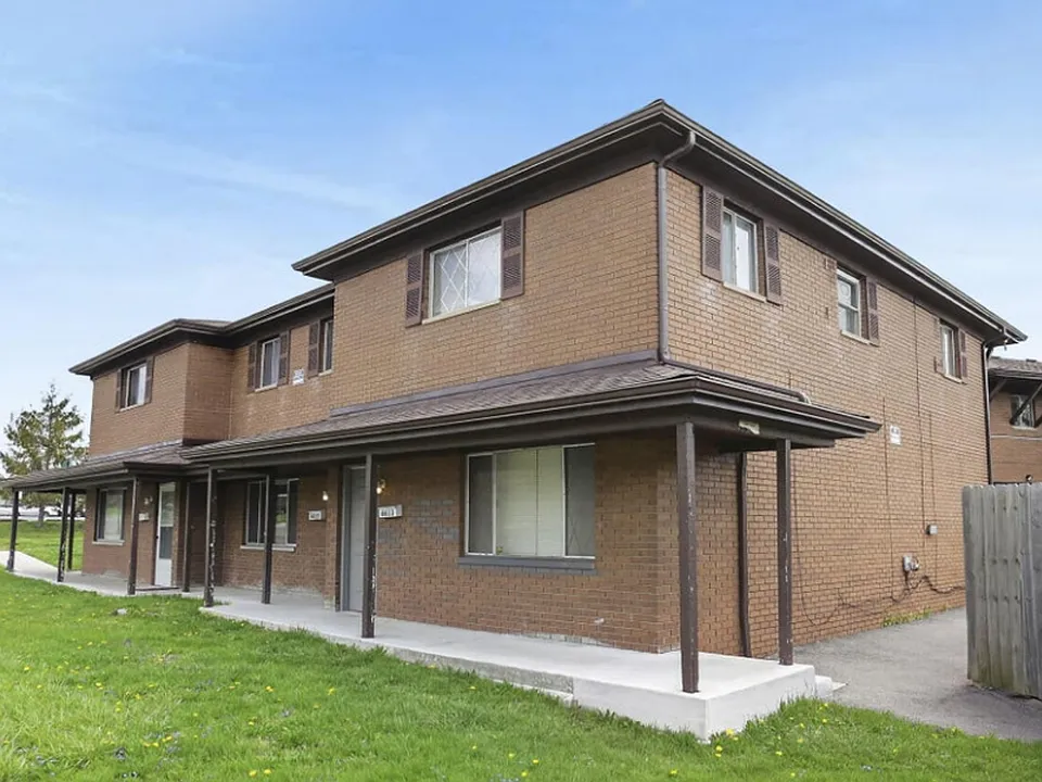 6613-6617 E Livingston Ave