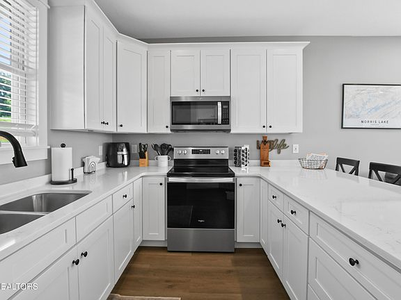 4th image of 110 E Harbor View Ln #A