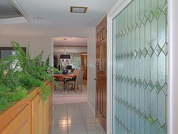 3rd image of 2539 E Thackery St