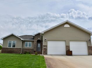 2305 Callaway Ct, Pierre, SD 57501