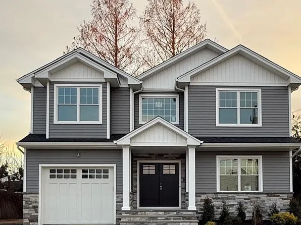 7 Greenway Circle, Syosset, NY 11791