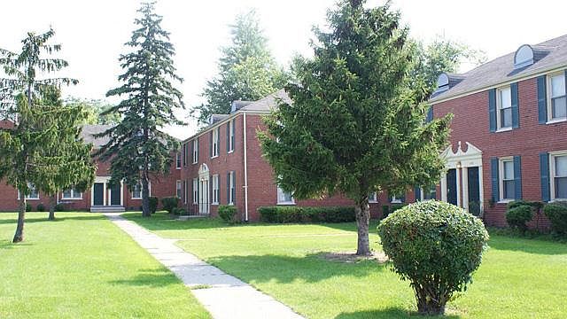 1st image of 1 Oaks Ln #1