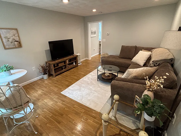 9 Touro Ave — Photo 6
