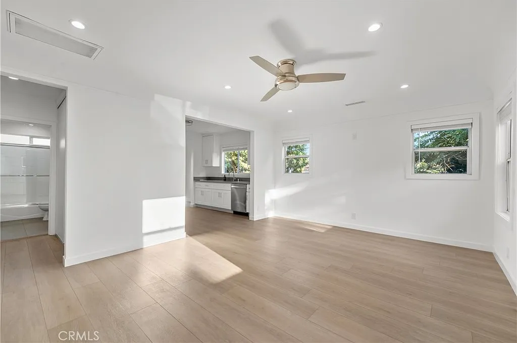 2 bed, 1100 sqft, $2,745 — Photo 4