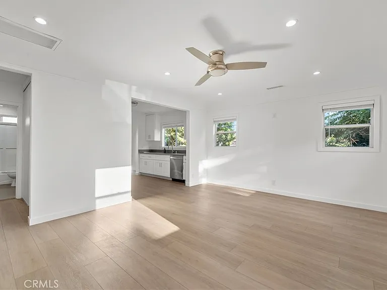 6642 Vineland Ave — Photo 4