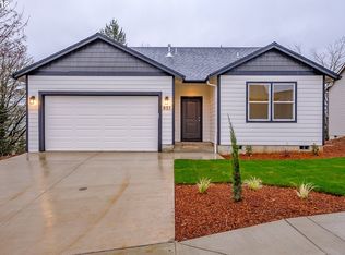 445 NW 6th St, Willamina, OR