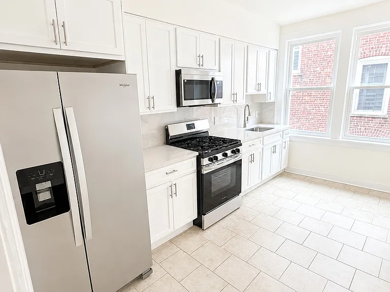 137 Hammond Ave #4 — Photo 6